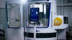 20 Jahre HELITRONIC VISION von Walter Maschinenbau